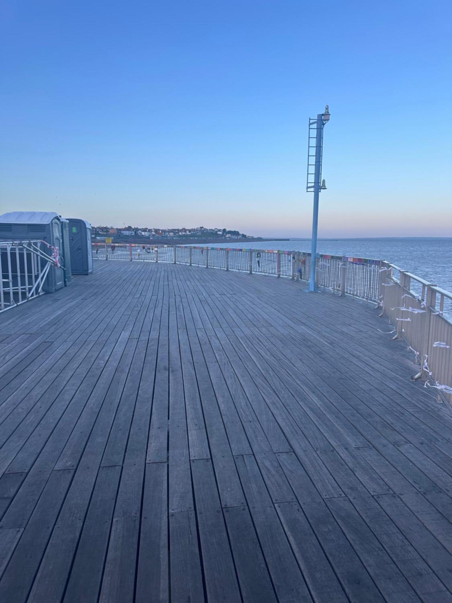 Pure Edge Beach Guest House With Sea View Херн Бей Екстериор снимка