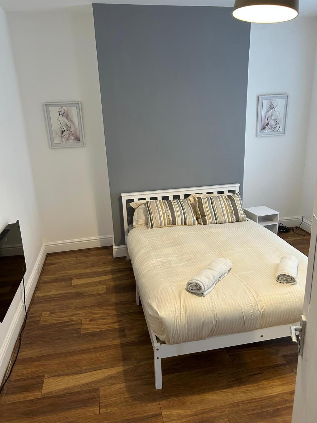 Pure Edge Beach Guest House With Sea View Херн Бей Екстериор снимка