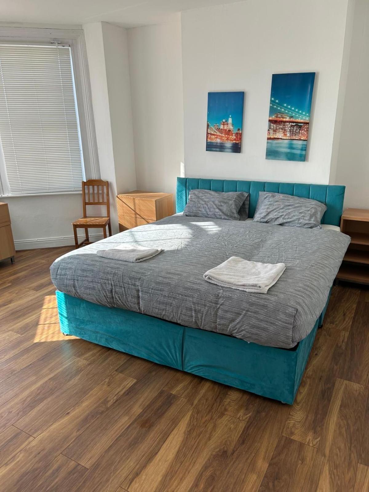 Pure Edge Beach Guest House With Sea View Херн Бей Екстериор снимка